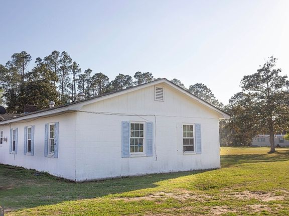 3rd image of 695 Jasmine Dr
