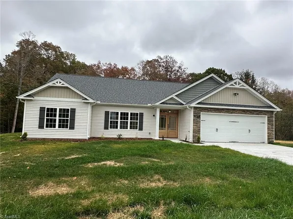 671 Jes Wes Ln, Lexington, NC 27295