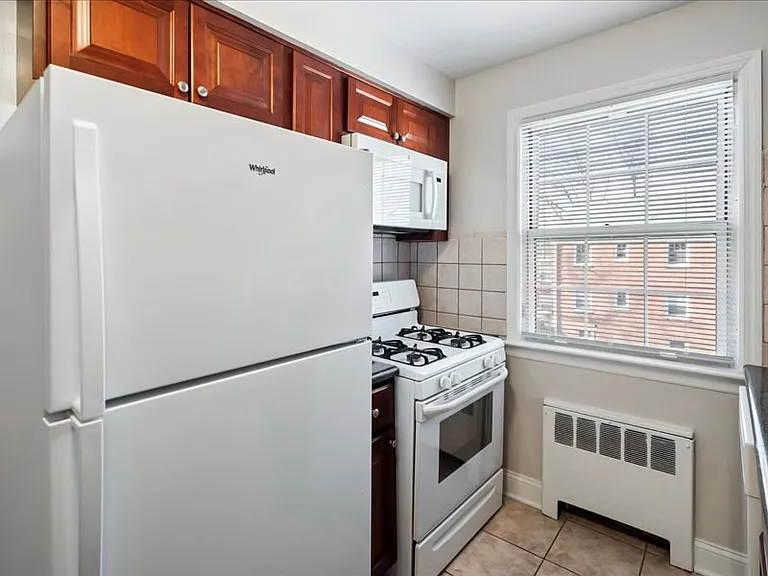 Ridge Gardens Apartments — Photo 16