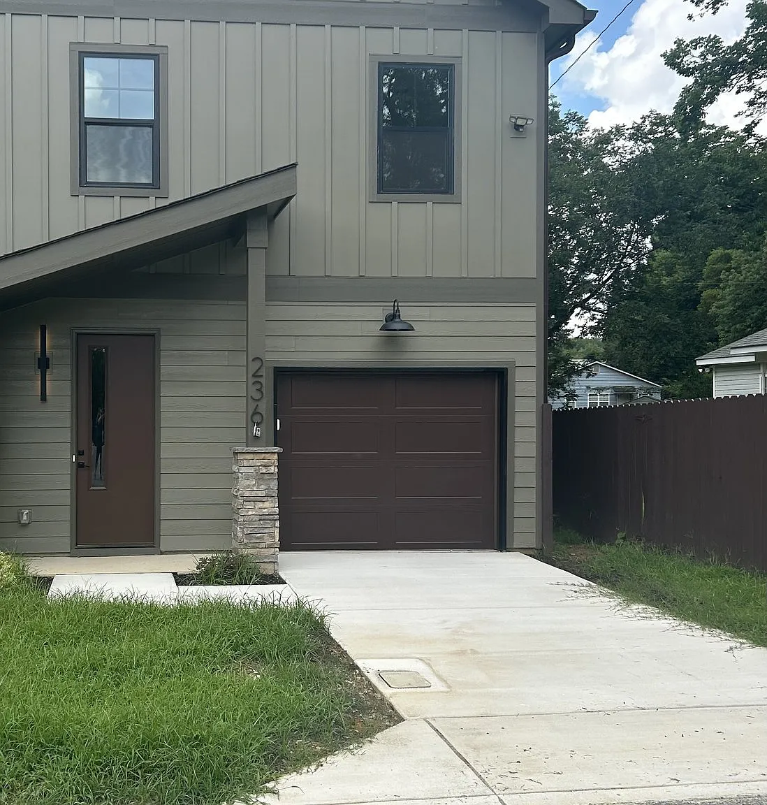 Modern Newly Built Townhome Minutes from Uptown-Style, Space & convenience! — Photo 1