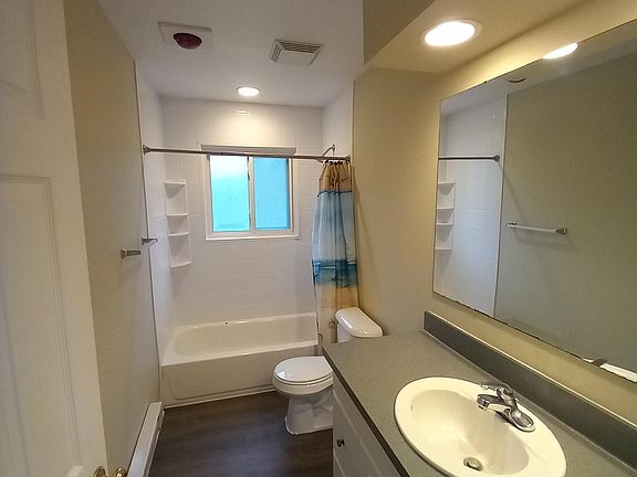 4th image of 72 Village Ct APT 3