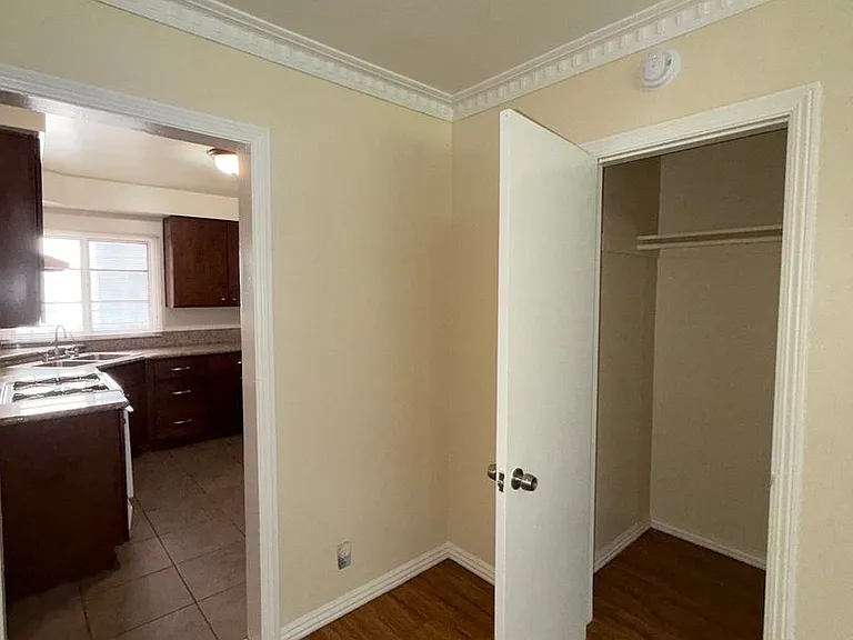 827Oxfo — Photo 3