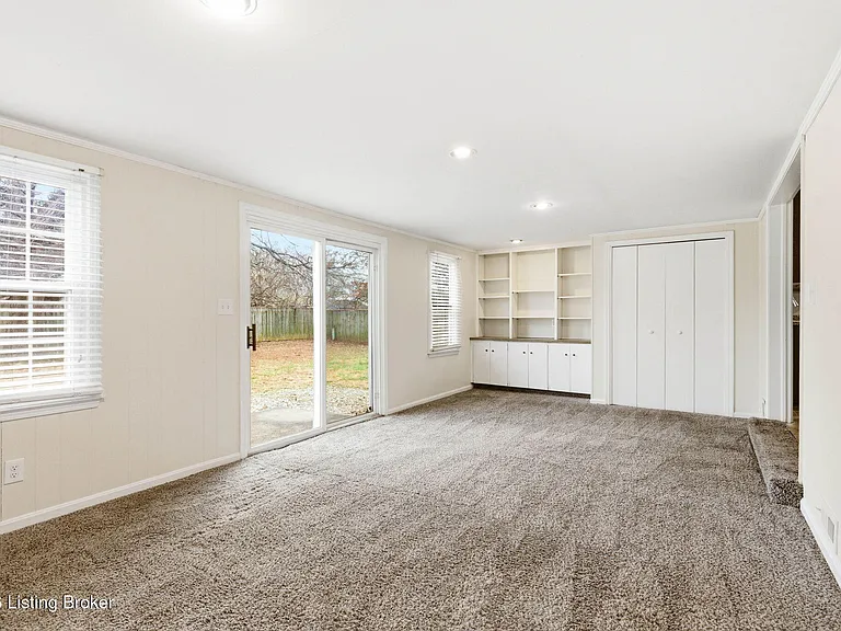 2403 Silverbrook Ave — Photo 16