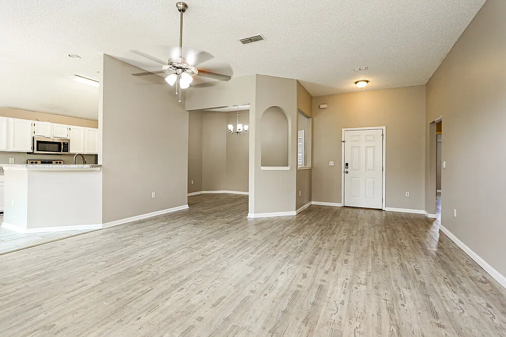 3 bed, 2.0 bath, 1595 sqft, $1,815 — Photo 4
