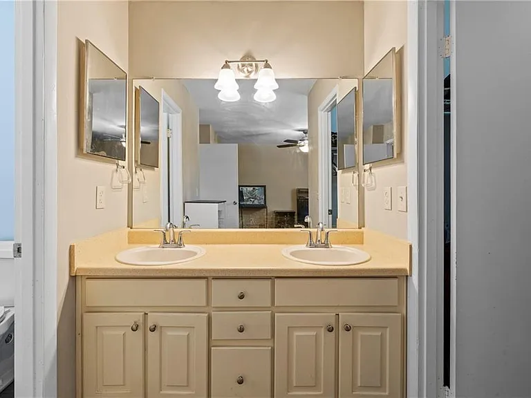547 Picketts Bend Cir — Photo 19
