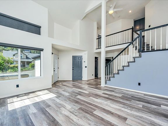 3rd image of 566 N Jefferson Street