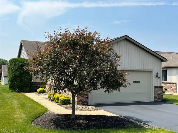 1446 Tripodi Cir, Niles, OH 44446