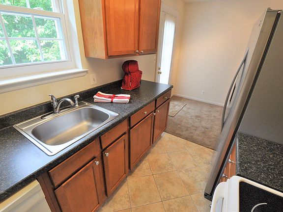 3rd image of 2838C S Wakefield St