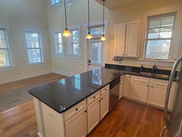 819 Meadowsweet Ln — Photo 10