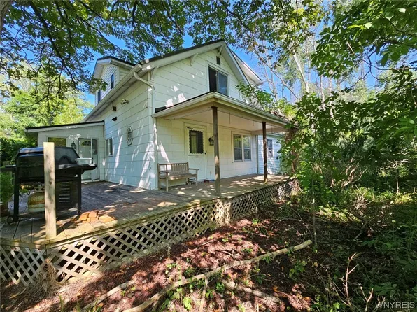 4088 Crittenden Rd, Akron, NY 14001