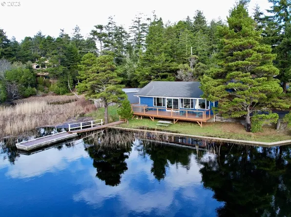 1 Geer Cir, Port Orford, OR 97465