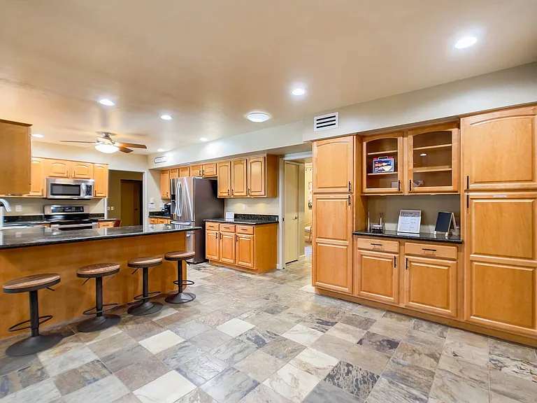 2146 E Manhatton Dr — Photo 9