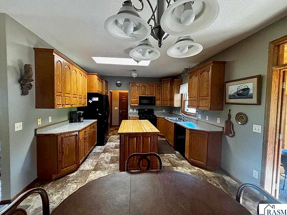 5th image of 44137 Willow Rd