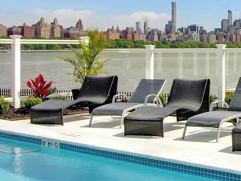 The View at Edgewater — Photo 8