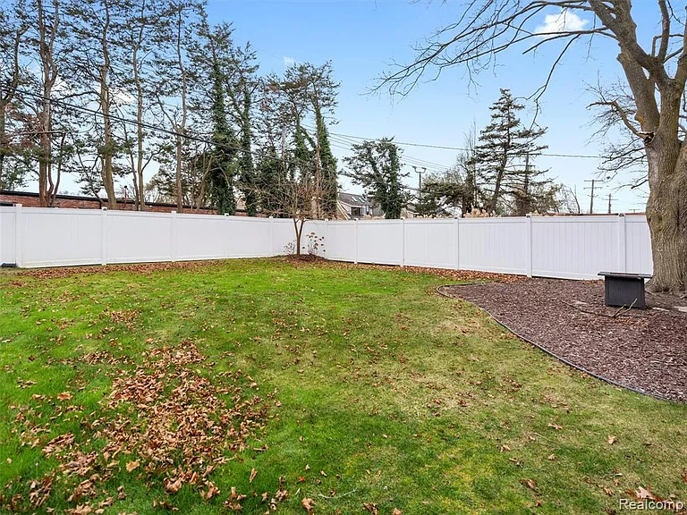 2090 Bradford Rd — Photo 26
