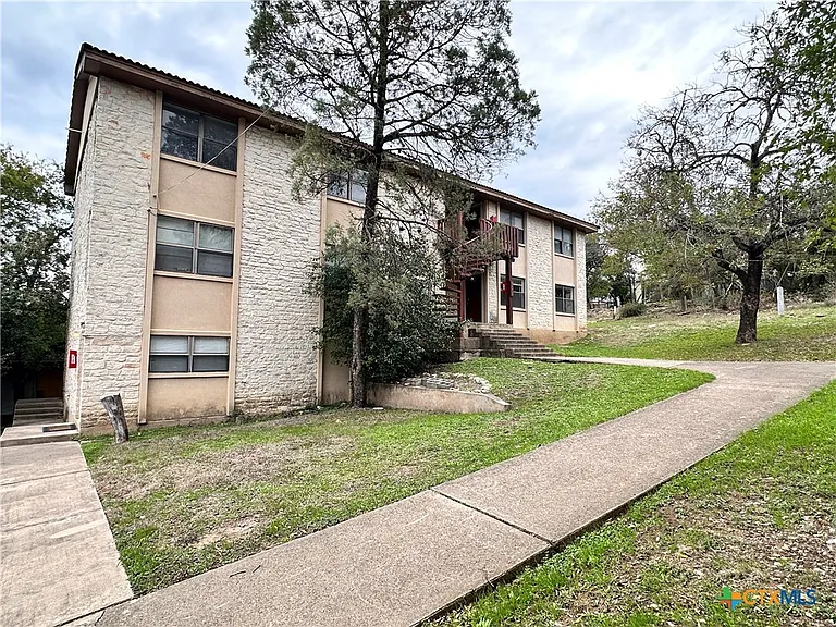 906 N Lbj Dr #8 — Photo 1