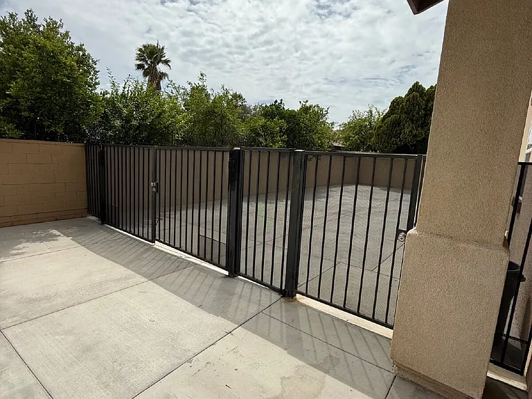 572 N Teakwood Ave #U1 — Photo 2