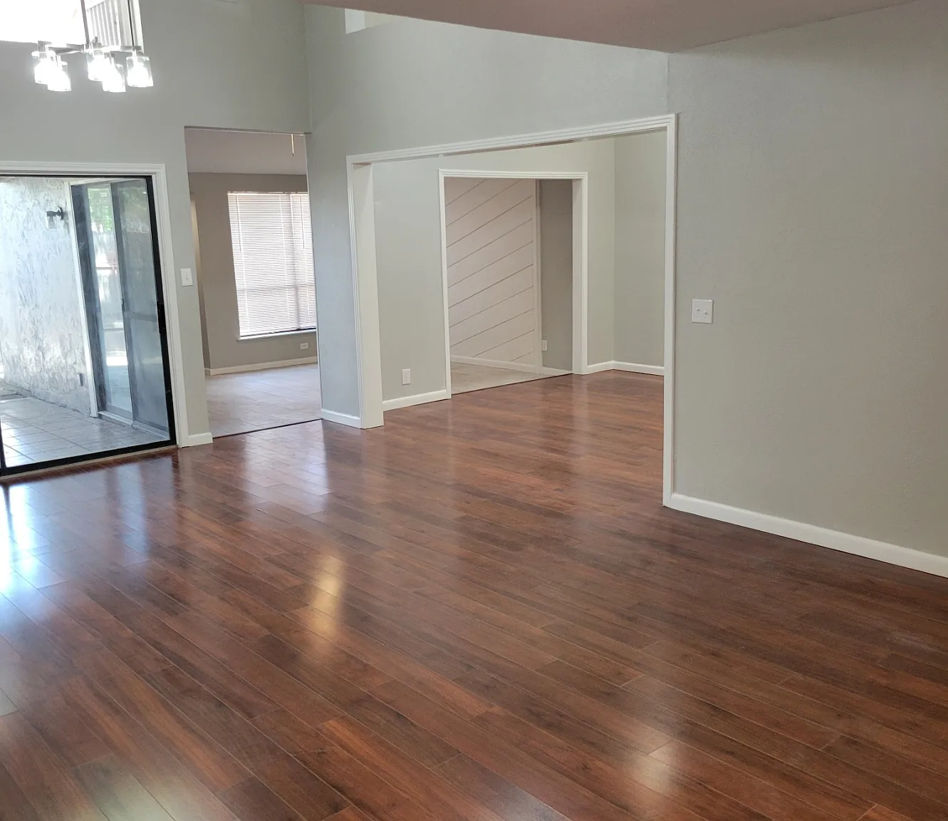 3 bed, 2.5 bath, 1972 sqft, $2,000 — Photo 3