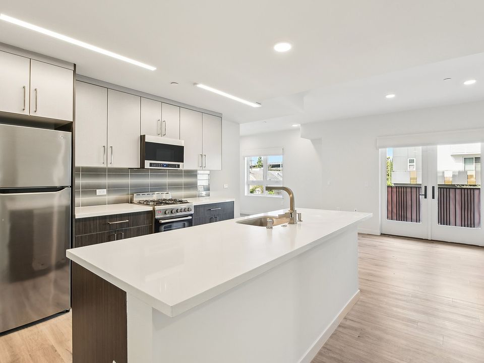 The Dream on Tamarind | Kitchen / Private Balcony