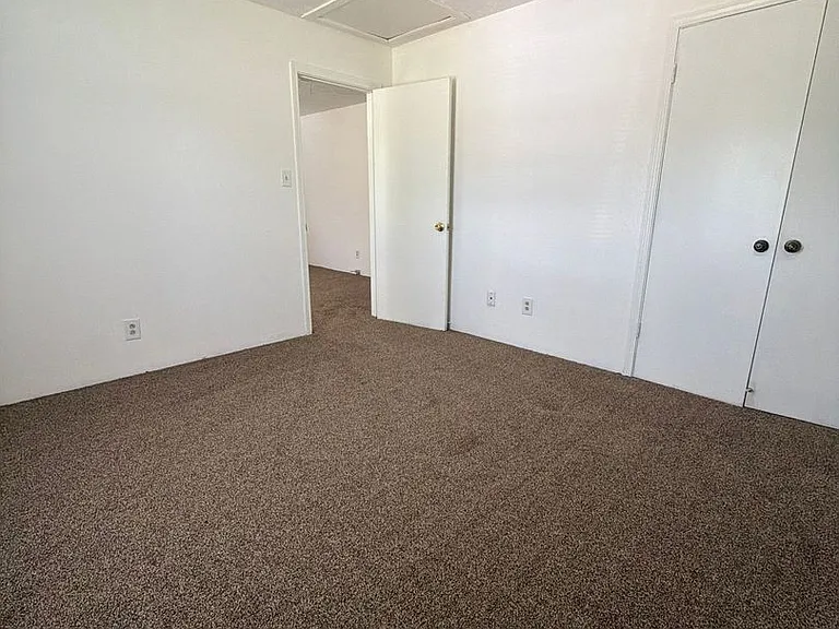37-39 Rushwood Dr — Photo 4