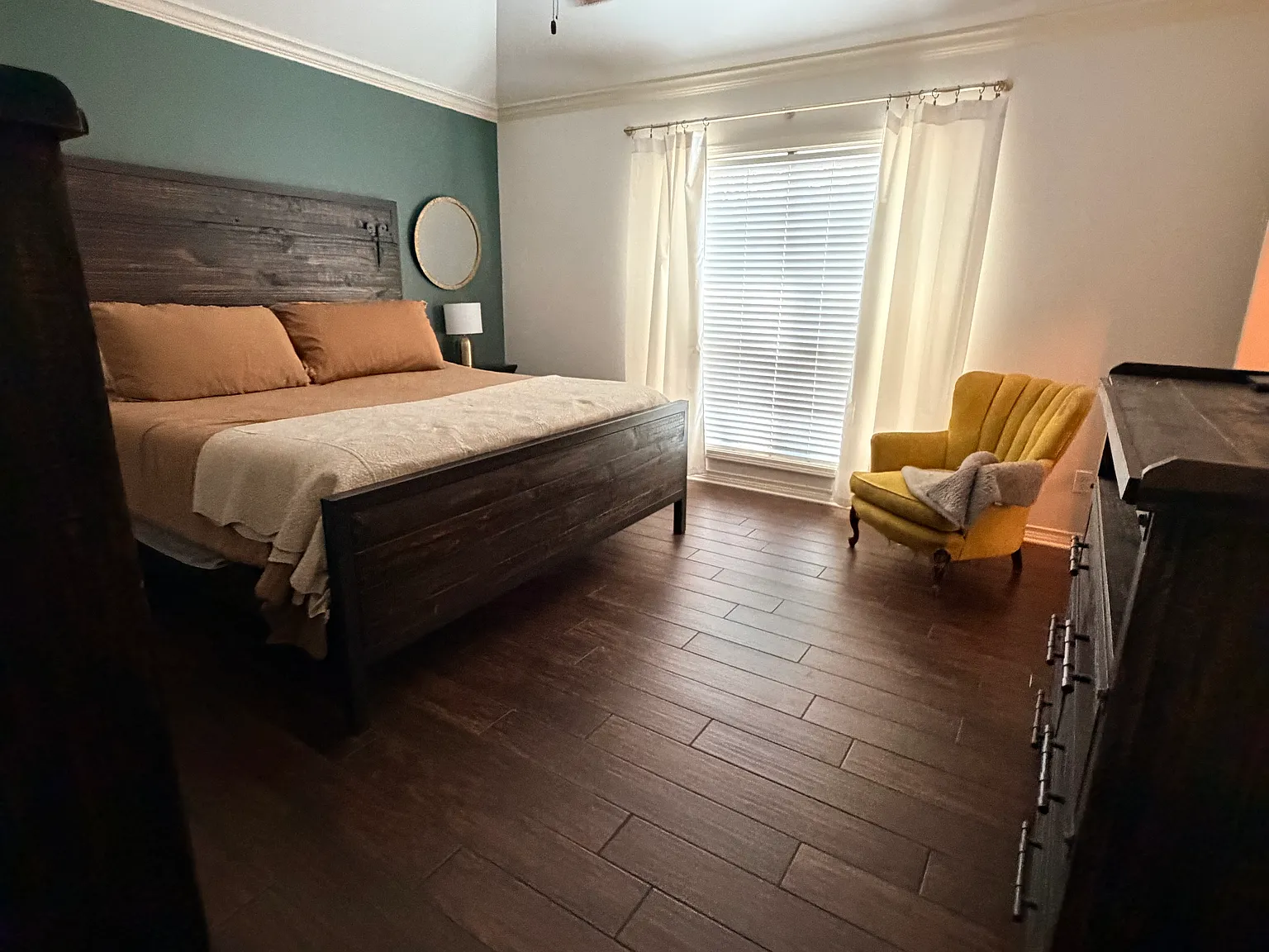 3 bed, 1909 sqft, $3,500 — Photo 2