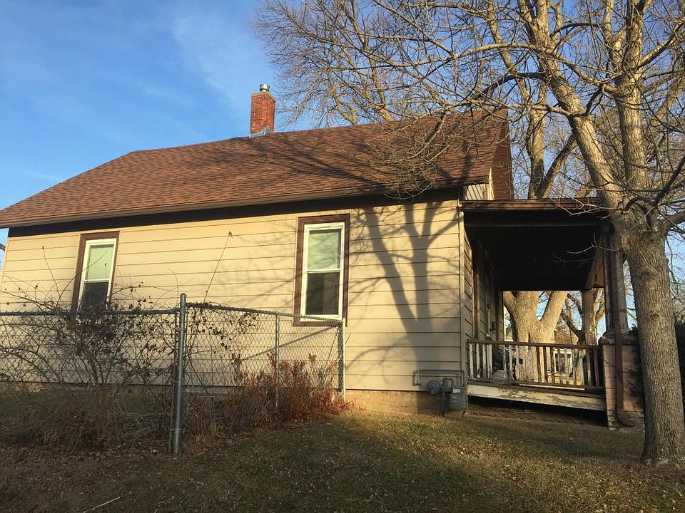 2nd image of 121 Sherman St