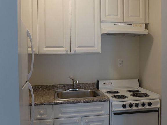 5th image of 228 E 85th St APT 10A