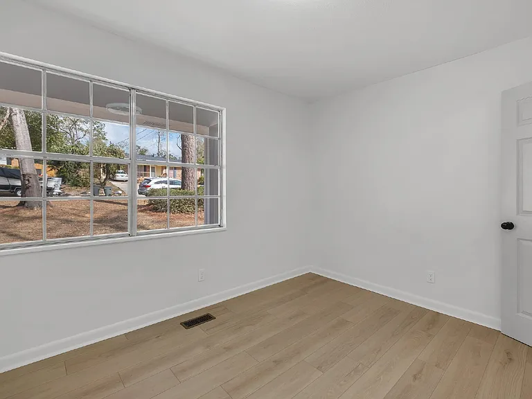 1369 Nancy Dr — Photo 15
