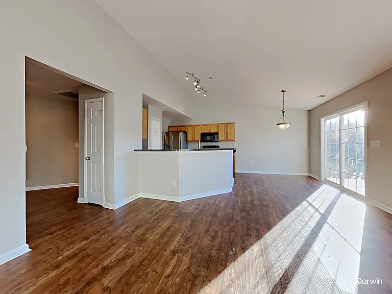 337 Courtland Ct — Photo 6
