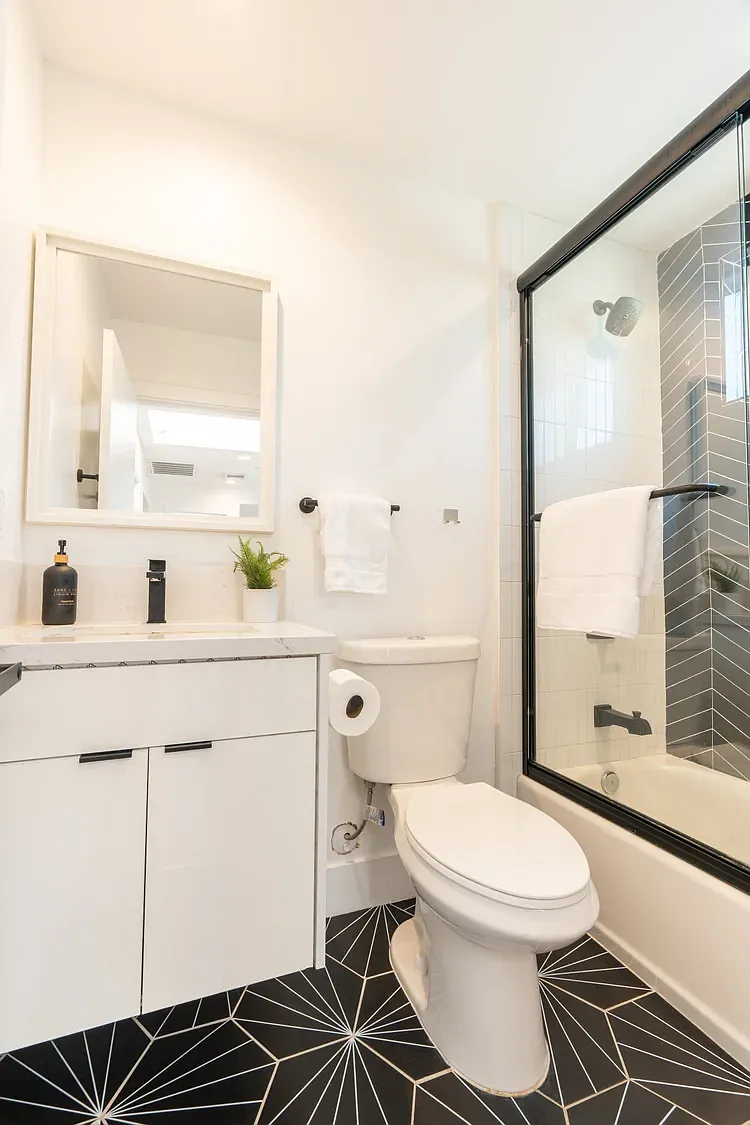 4 bed, $1,800 — Photo 3
