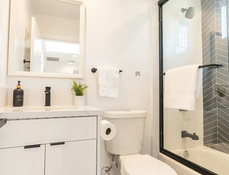 1148 N Sycamore Ave #D — Photo 3