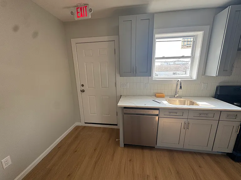 160 Pacific St #2 — Photo 12