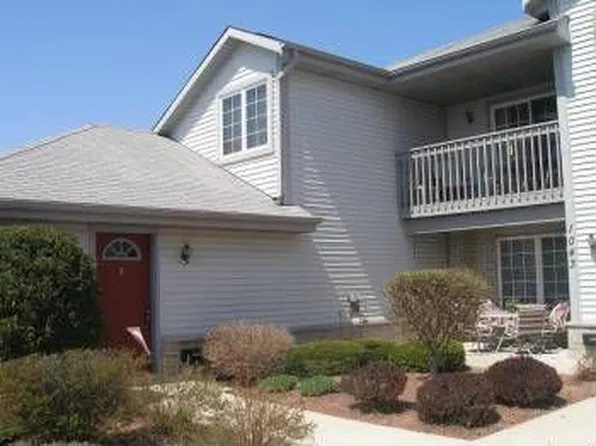 1043 Quinlan Dr, Pewaukee, WI 53072