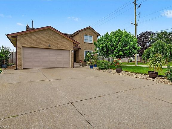 2nd image of 2 Cresthaven Dr