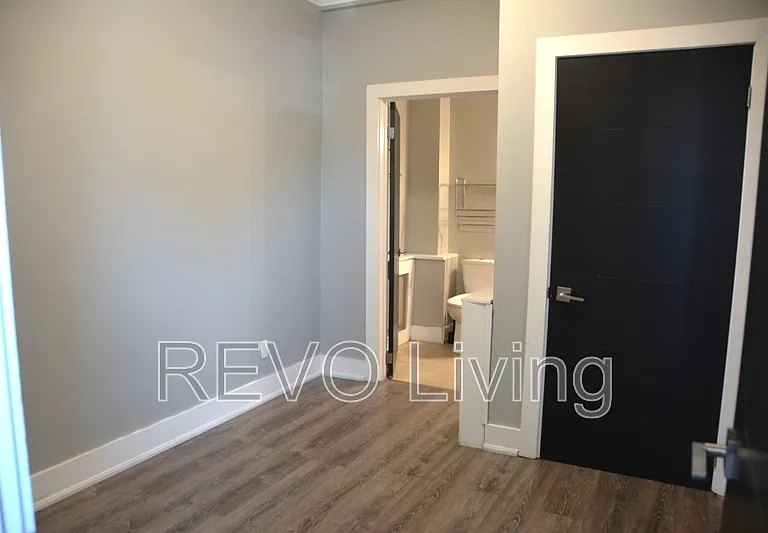 292 Welland Ave #AVE1 — Photo 2