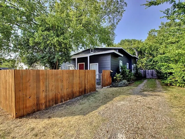 611 Nelray Blvd #A — Photo 44