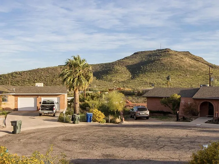 442 N La Cholla Blvd — Photo 9