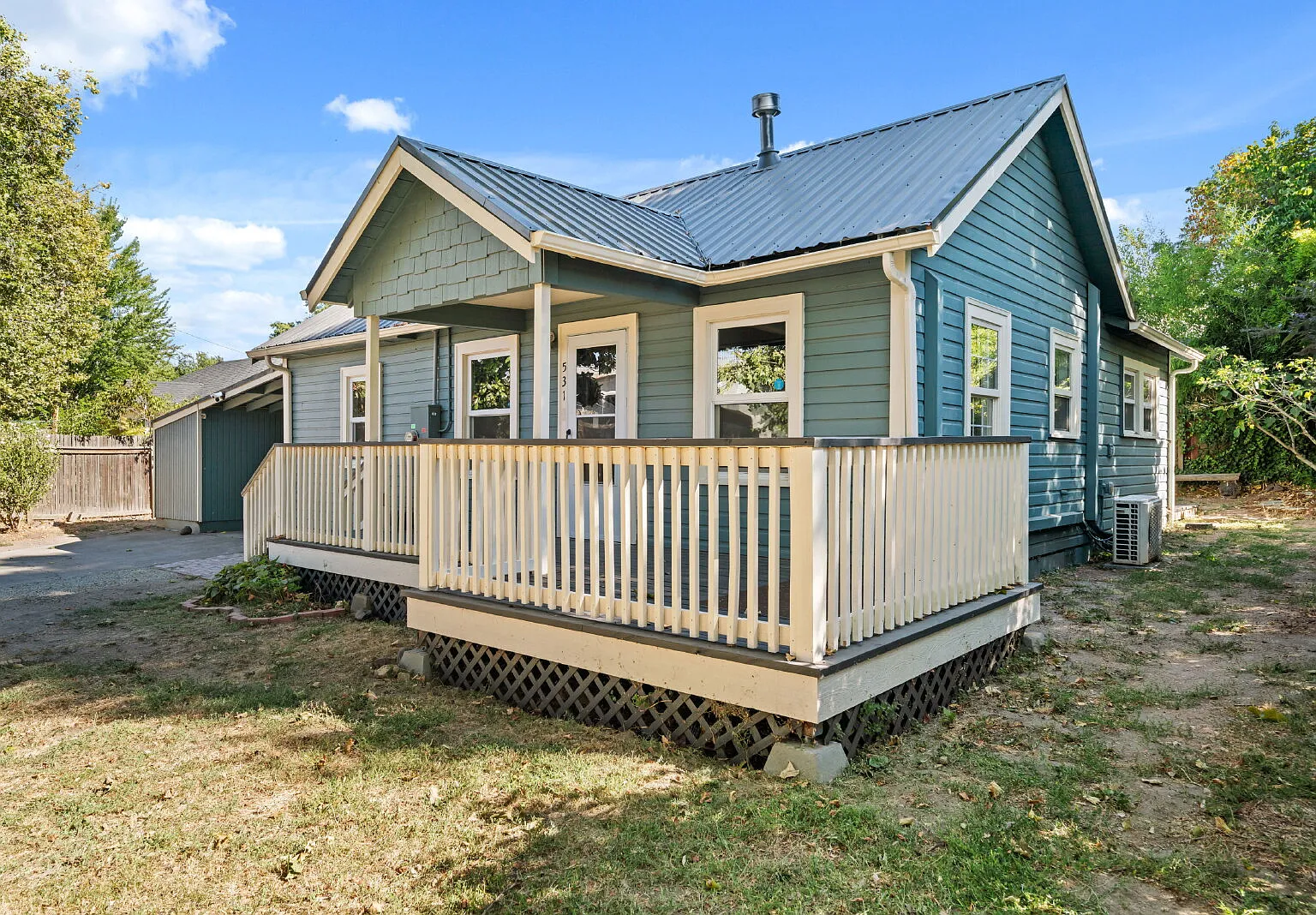 Charming 3-Bedroom Single Family House in Ashland, Oregon! — Photo 3