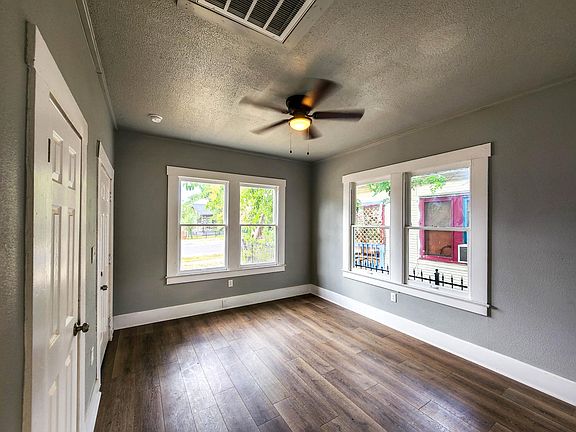 4th image of 126 Uvalde St #101