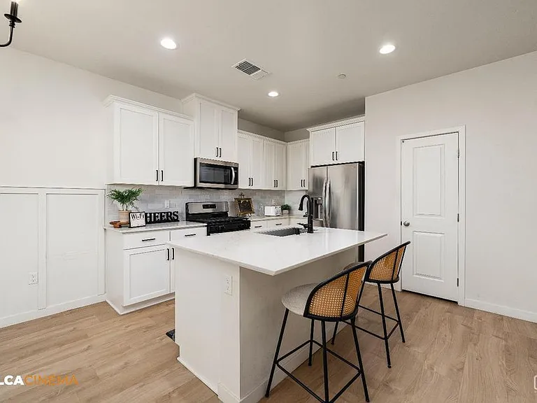 8614 Avon St — Photo 8