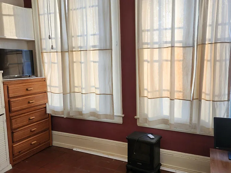420 Sumner St #4 — Photo 3