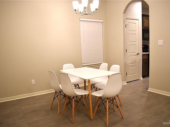 5th image of 3012 E Truman Ave