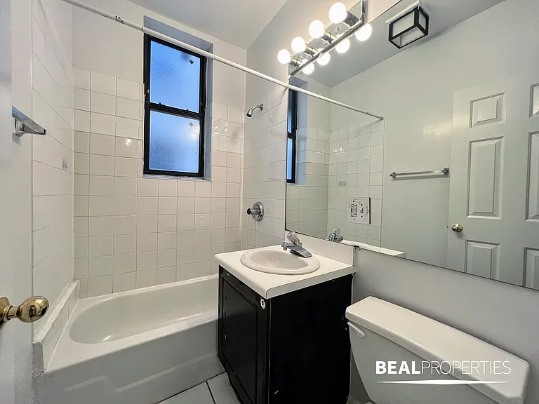 917 W Dakin St — Photo 9
