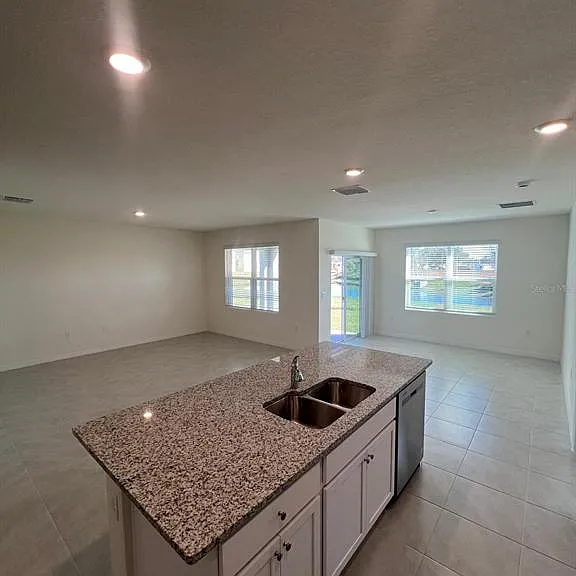 631 Park Place Blvd — Photo 24