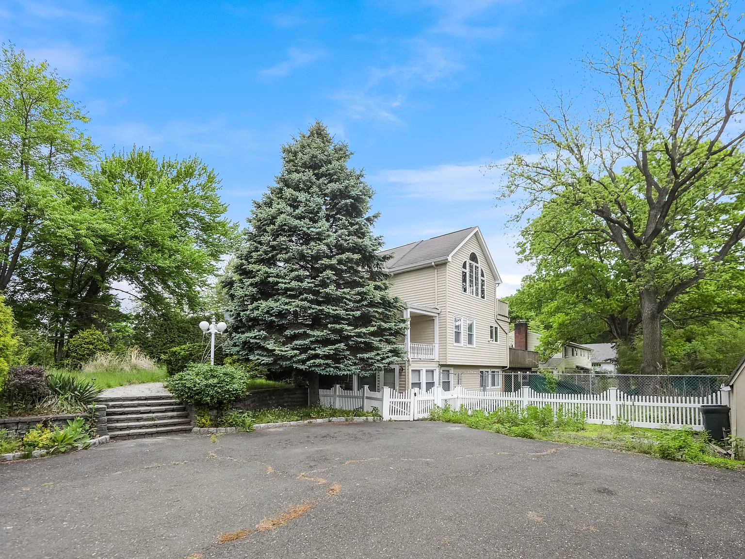 5 bed, $5,400 — Photo 2