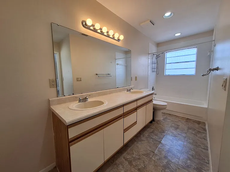 4006 Bayfront Pkwy — Photo 24