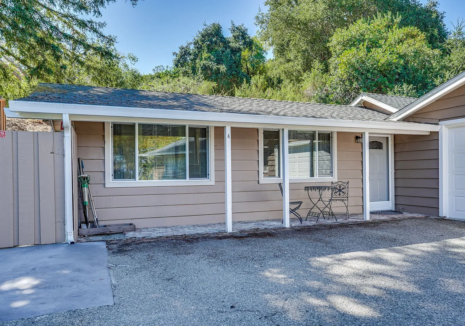 Welcome Home To This One-Bedroom Cottage (Adu) / Blossom Hill @ Union Avenue. — Photo 1