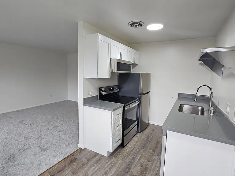 Barrett Apartments — Photo 21
