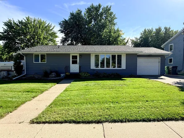 421 Miles Dr, Worthington, MN 56187