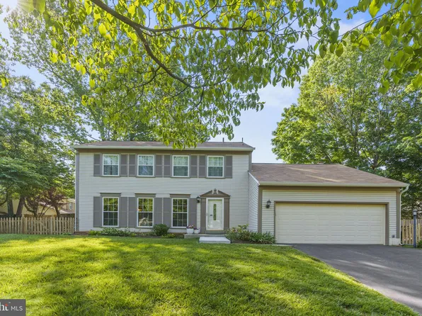 15227 Holleyside Dr, Dumfries, VA 22025